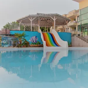 4* Otel Perla Club